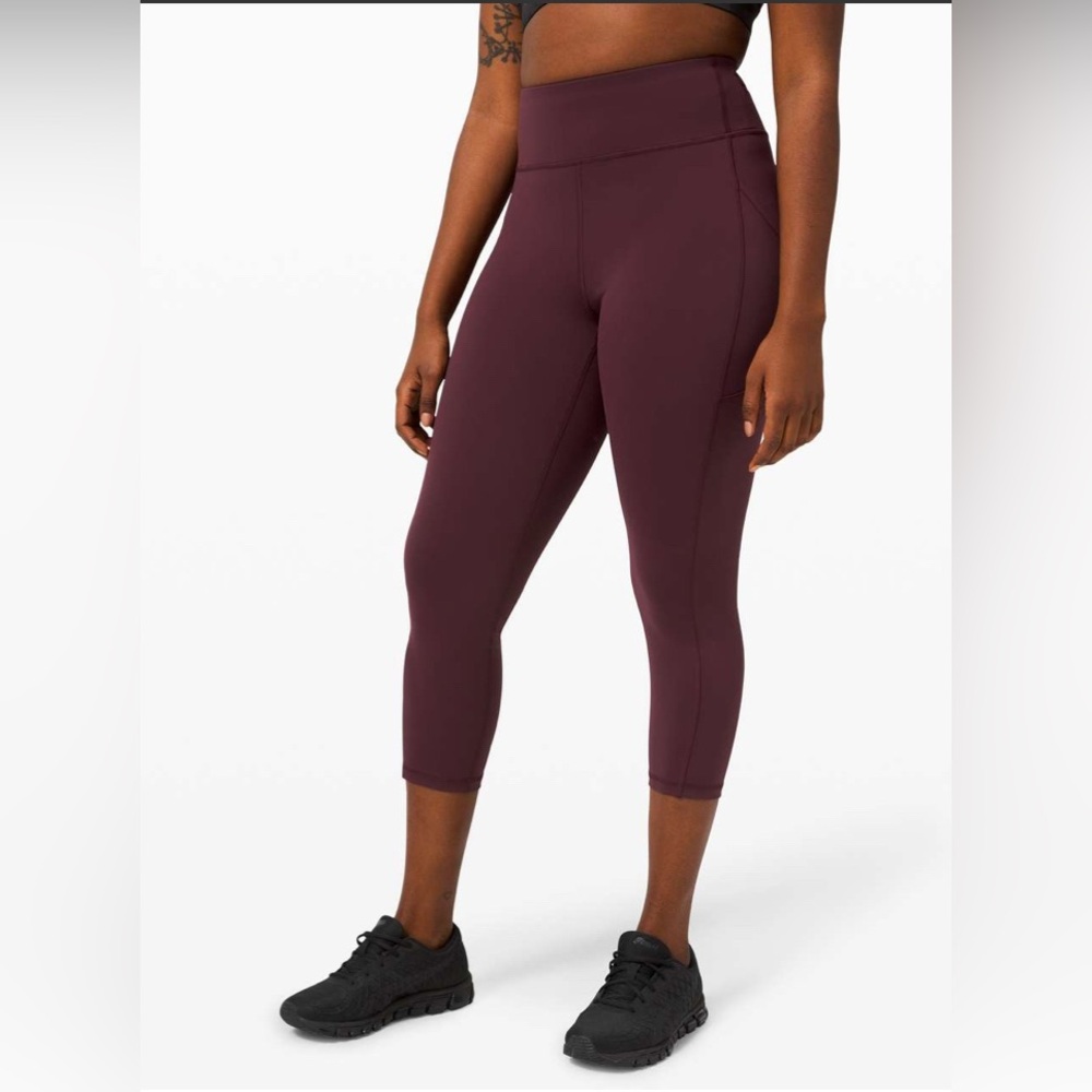 Lululemon Invigorate High-Rise Crop 23"
Cassis Size 4 Leggings